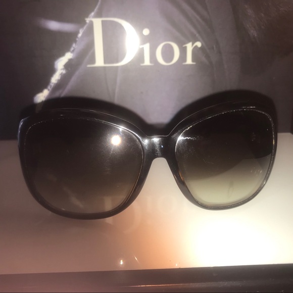 Vintage Gucci sunglasses - Picture 1 of 6